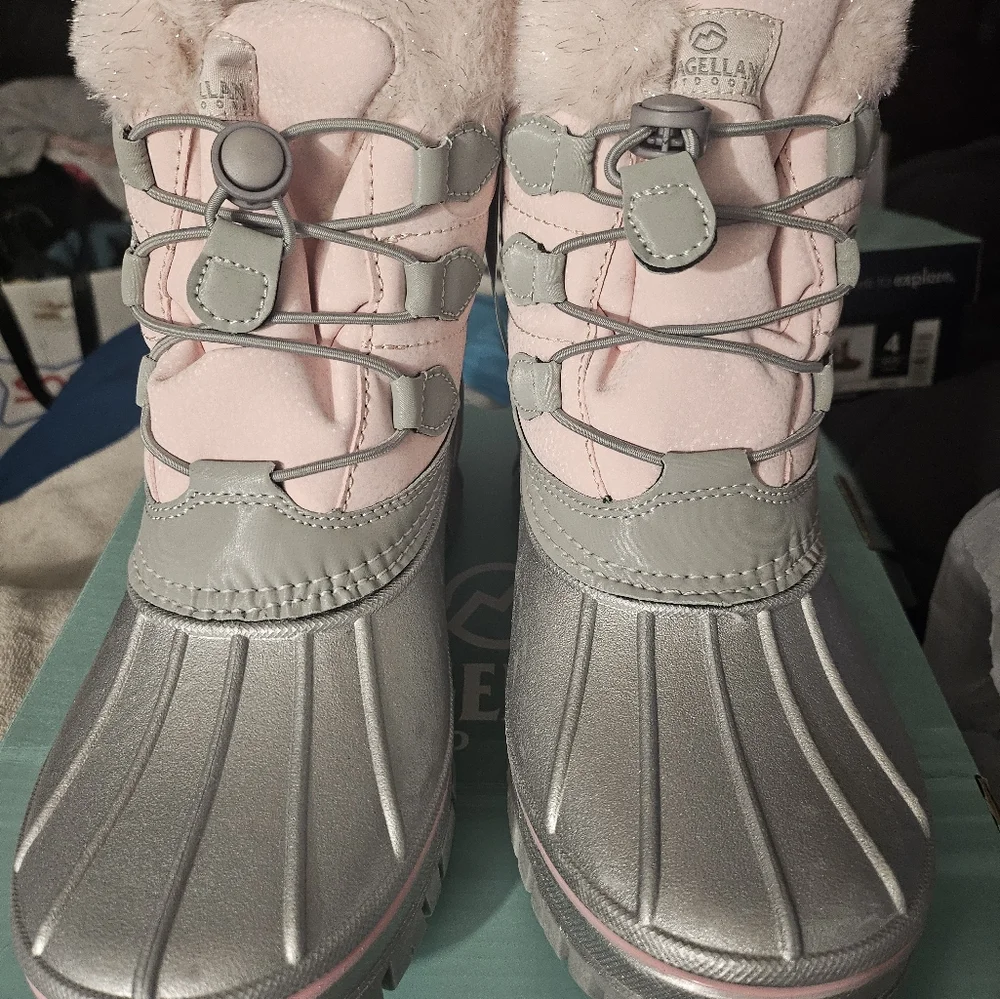 Magellan All Weather‎ Fashion Pac Boot Size 6 Girls